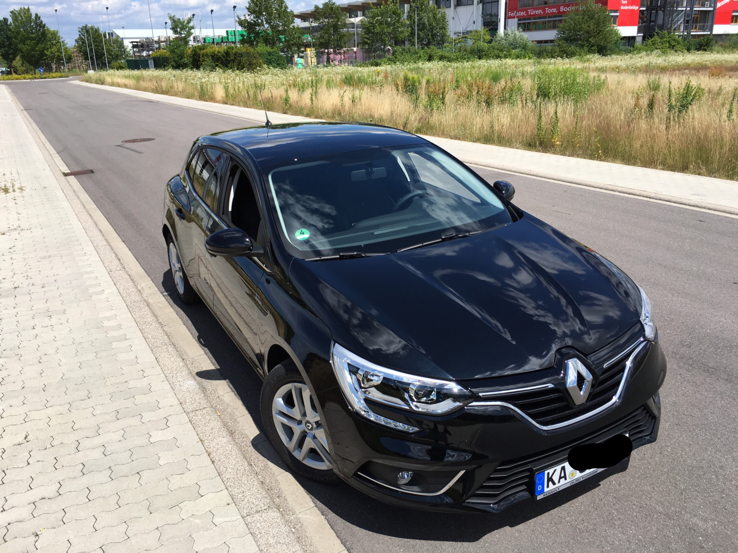 Am Samstag kam Tönungsfolie rein in meinen Megane 4 Experience.