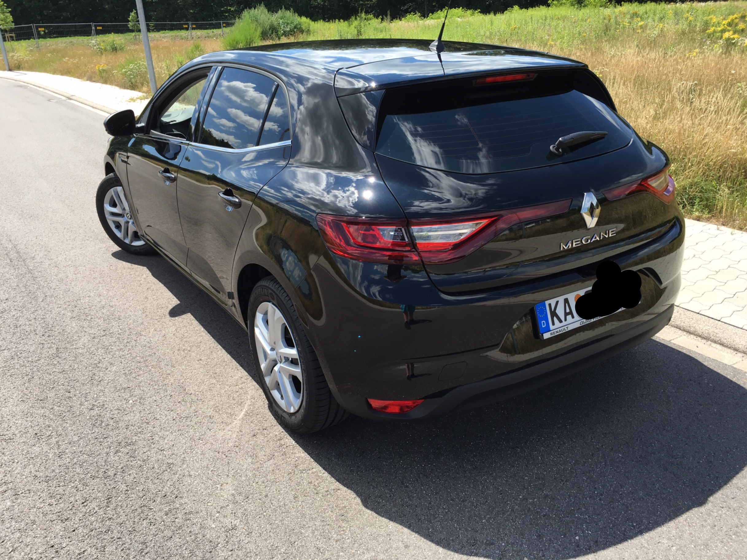 Am Samstag kam Tönungsfolie rein in meinen Megane 4 Experience.