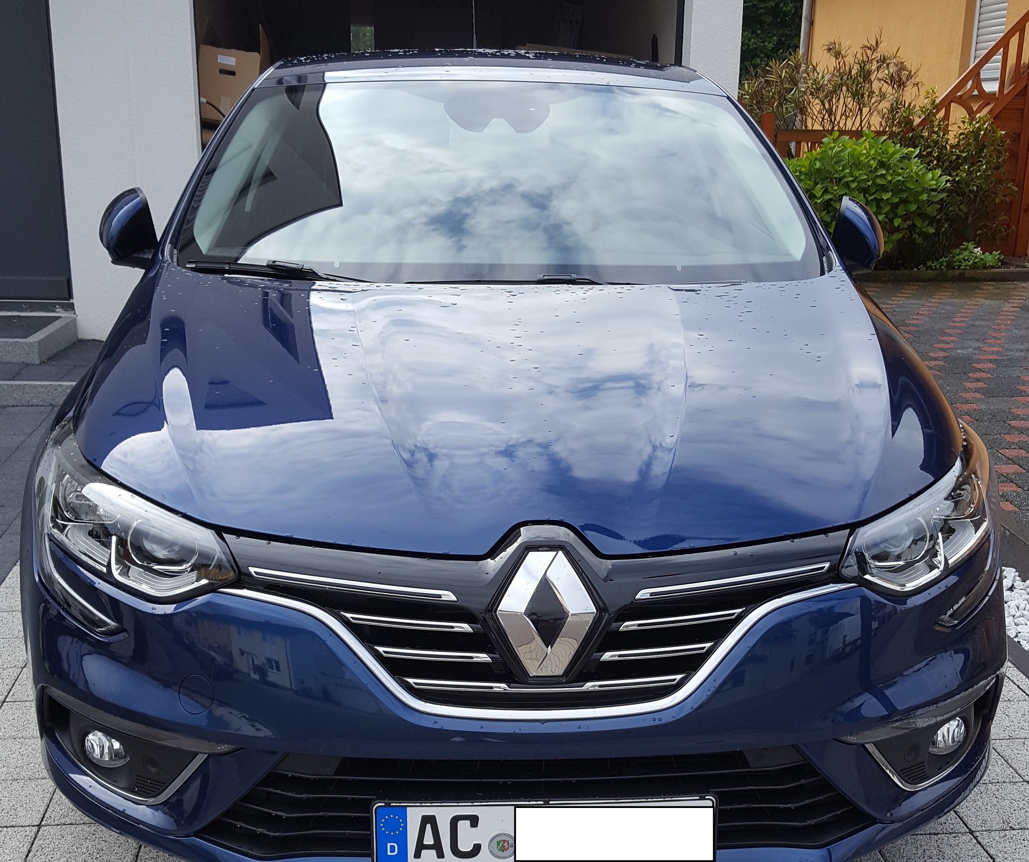 Megane IV Bose dCi 130 in Cosmos-Blau