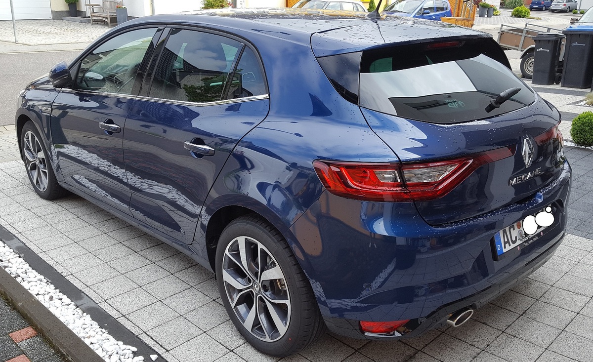 Megane Iv Bose Dci 130 In Cosmos Blau Renault Megane 4 Forum